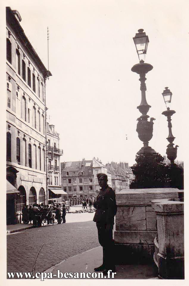 BESANÇON - An der Madeleine Kirche - photo allemande - années 1940